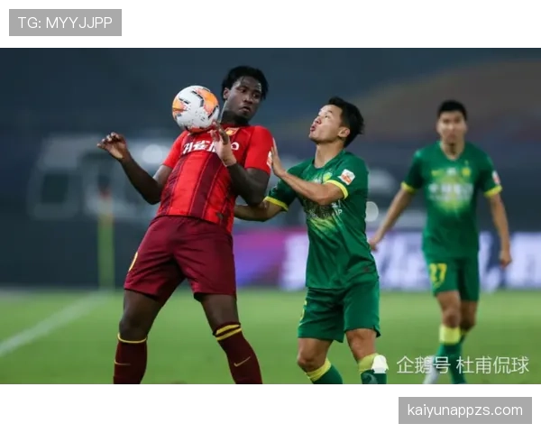 合法冲撞判罚要点：肩部对抗、抢球动作与是否构成犯规