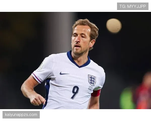 哈里·凯恩训练完顺手拎了杯咖啡，这自律程度真的假的？