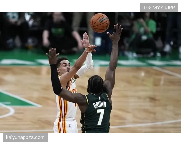 特雷·杨这一周的咖啡账单都能买辆破车了，谁能告诉我怎么活？